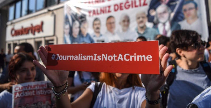 Liberté pour Cumhuriyet, et pour tous les journalistes turcs : signez la pétition !