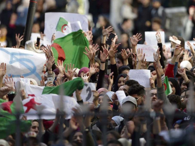 الحركات الاجتماعية تعبرعن تضامنها مع الشعب الجزائري